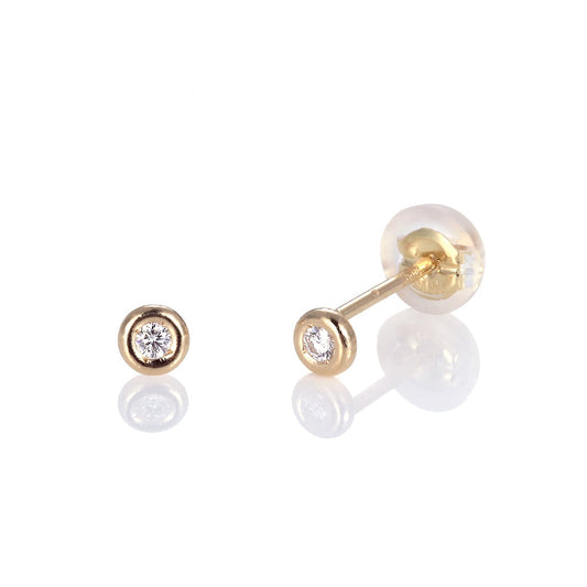 ダイヤモンドを丸みを帯びたイエローゴールドで包み、日と月が輝く世界をイメージ。耳元でキラリと光る輝きが、日々を豊かに彩るピアス。(月のあかり 日のひかり/moonlight sunshine) - hitsuki(ヒツキ)ジュエリー