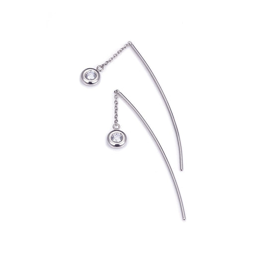 ダイヤモンドを丸みを帯びたプラチナで包み、日と月が輝く世界をイメージ。耳元で揺れるたびにキラリと光る輝きは、日々を豊かに彩るピアス。(月のあかり 日のひかり/moonlight sunshine) - hitsuki(ヒツキ)ジュエリー