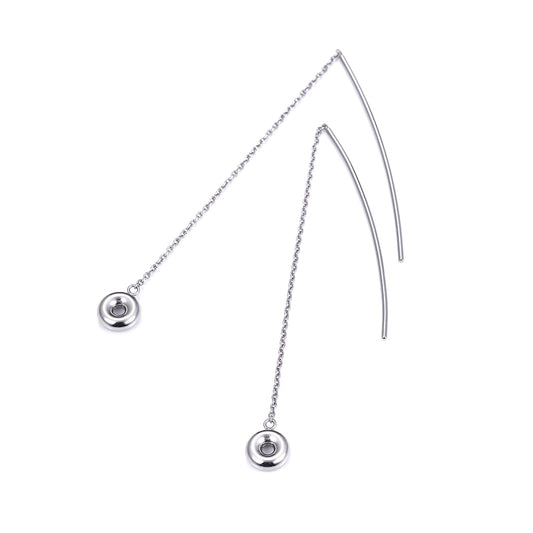 丸くぷっくりとしたフォルムをプラチナで仕立て、日と月が輝く世界をイメージのピアス。耳元で音符が揺れているよう。(月のあかり 日のひかり/moonlight sunshine) - hitsuki(ヒツキ)ジュエリー